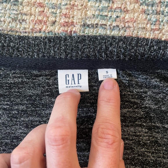 Gap maternity short sleeved sweater top - Picture 2 of 2